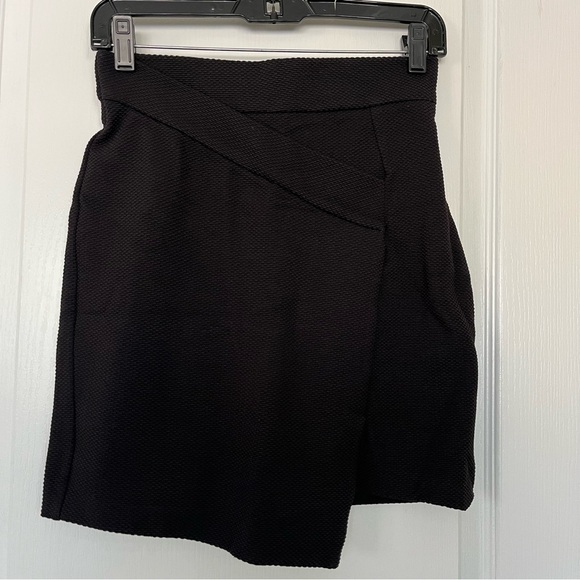 H&M Black Skirt Women Size US 6 - Picture 12 of 12